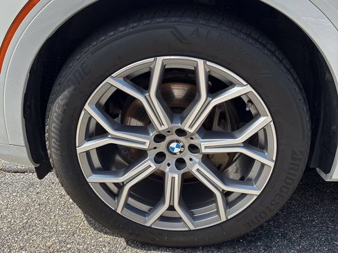 Used 2021 BMW X7 xDrive40i w/ Premium Package AWD/4WD image 9