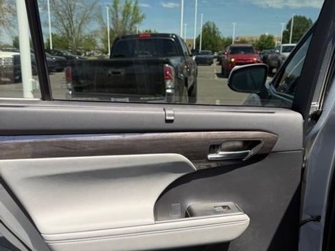 Used 2021 Toyota Highlander Limited AWD/4WD image 23