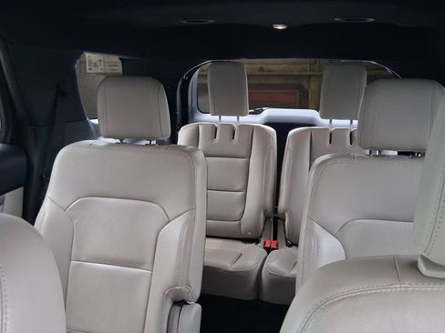 Used 2018 Ford Explorer XLT w/ Equipment Group 202A FWD image 12