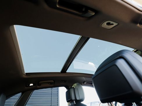 Certified 2025 Porsche Macan image 31