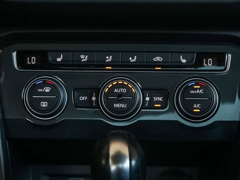 Used 2019 Volkswagen Tiguan SE w/ Panoramic Sunroof Package AWD/4WD image 15