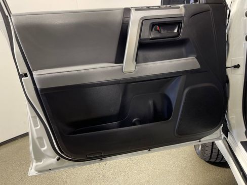 Used 2013 Toyota 4Runner SR5 w/ Convenience Pkg image 17