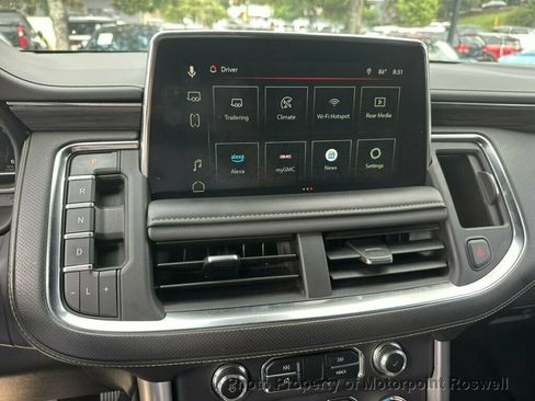 Used 2023 GMC Yukon XL SLT w/ SLT Premium Package RWD image 13