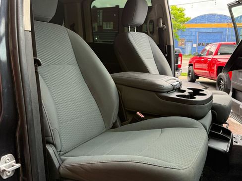 Used 2017 RAM 2500 Tradesman w/ Chrome Appearance Group AWD/4WD image 18