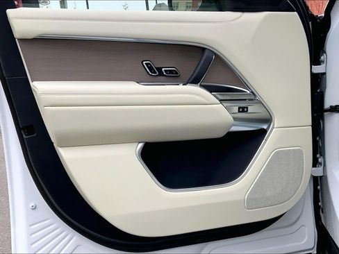 New 2026 Land Rover Range Rover SE image 10