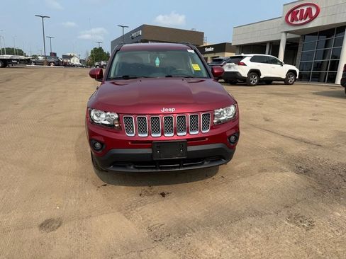 Used 2017 Jeep Compass Latitude FWD image 2
