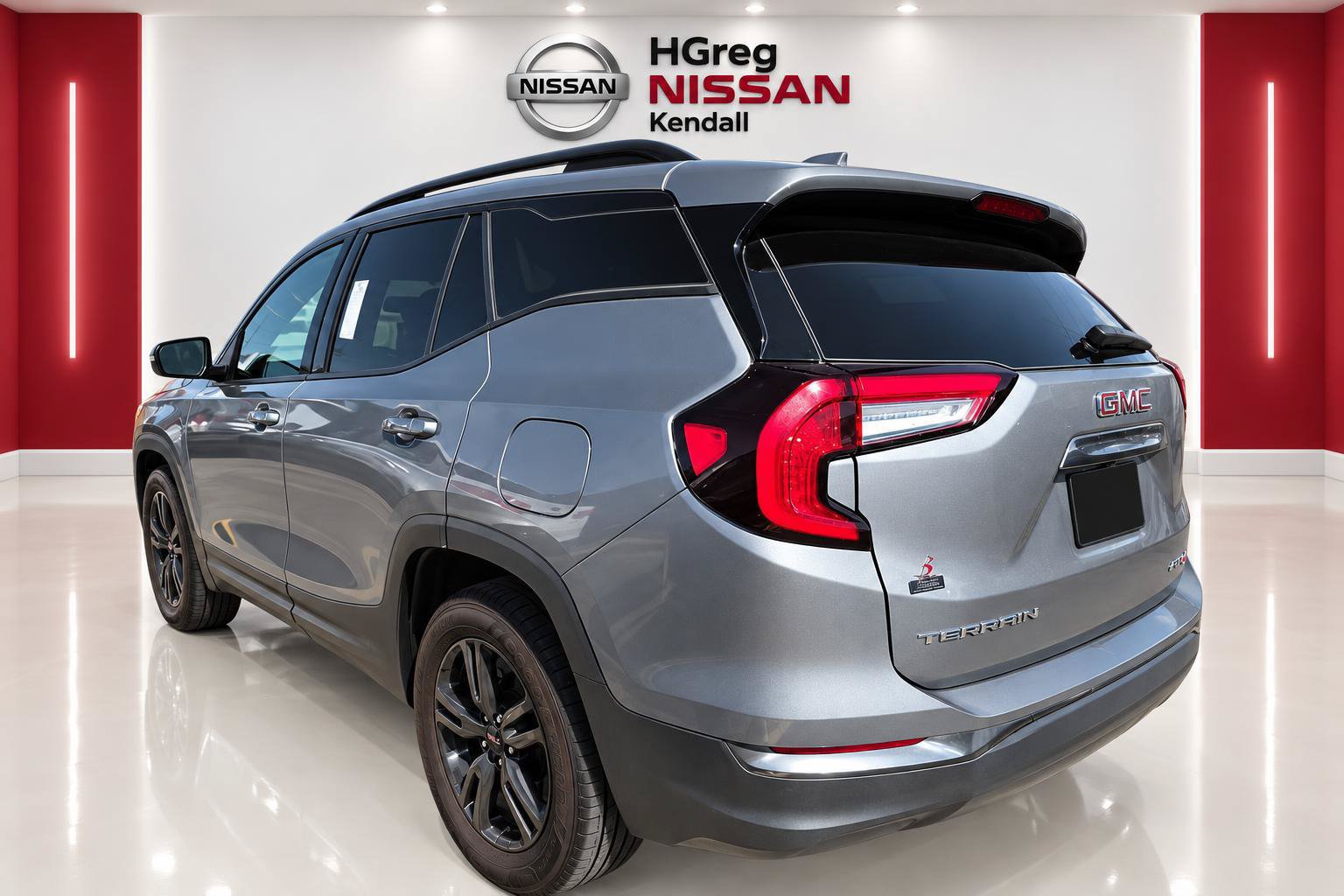 Used 2023 GMC Terrain AT4 AWD/4WD image 2