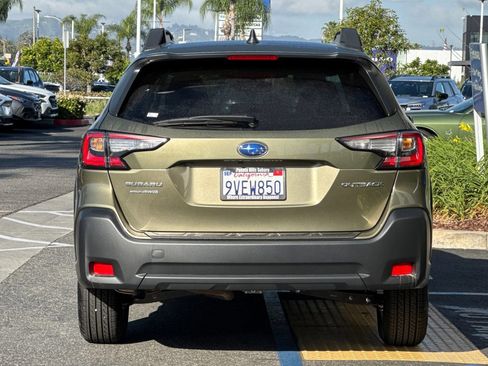 Certified 2025 Subaru Outback Premium image 5