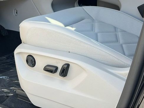 New 2026 Volkswagen Atlas SE image 16