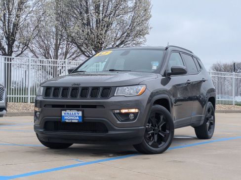 Used 2019 Jeep Compass Latitude image 2