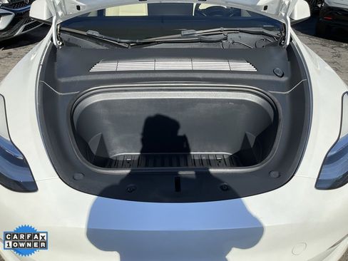 Used 2021 Tesla Model Y Long Range image 11