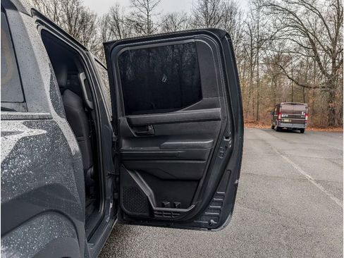 Used 2024 Toyota Tacoma SR5 AWD/4WD image 11