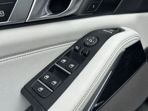 Used 2025 BMW X5 M60i w/ Executive Package image 22