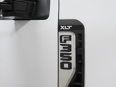Used 2024 Ford F350 XLT image 30