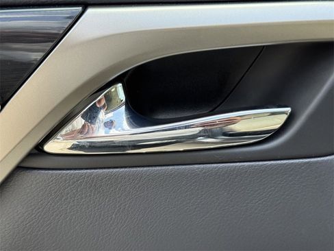 Used 2022 Lexus RX 450h AWD image 17