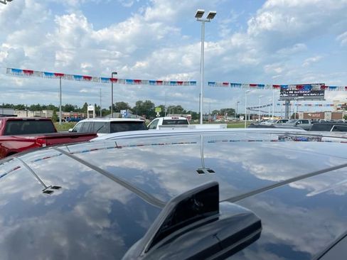 Used 2021 GMC Yukon Denali w/ Denali Premium Package AWD/4WD image 9
