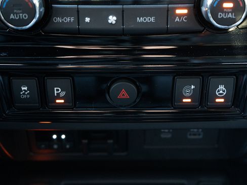 Used 2023 Nissan Titan PRO-4X w/ Pro-4x Convenience Package image 32