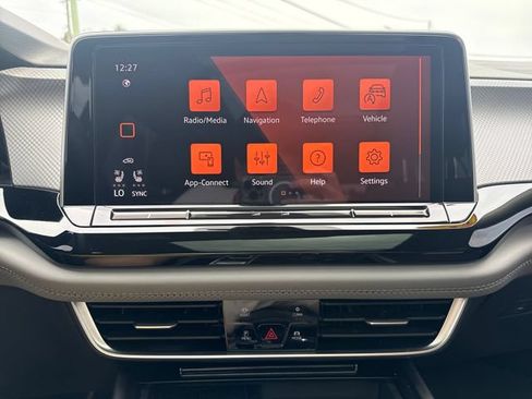Used 2025 Volkswagen Atlas Peak Edition SE AWD/4WD image 21