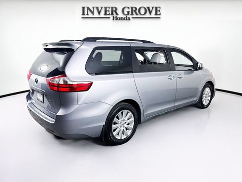 Used 2017 Toyota Sienna XLE Premium AWD/4WD image 5