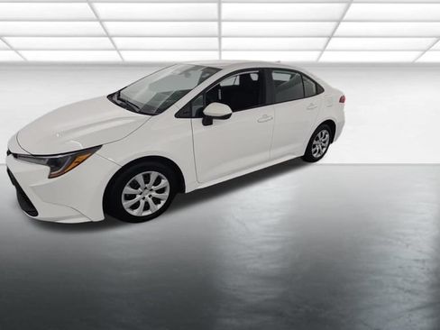 Used 2024 Toyota Corolla LE FWD image 2