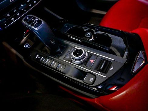 Used 2020 Maserati Levante image 32