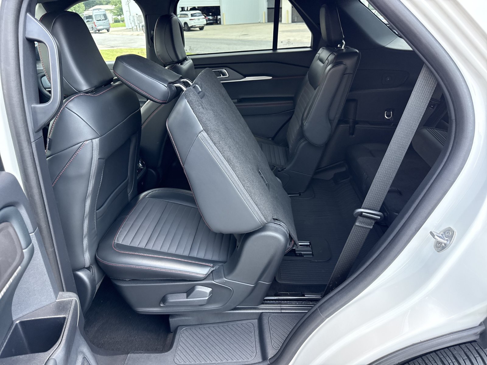 Used 2025 Ford Explorer ST-Line w/ Premium Package AWD/4WD image 11