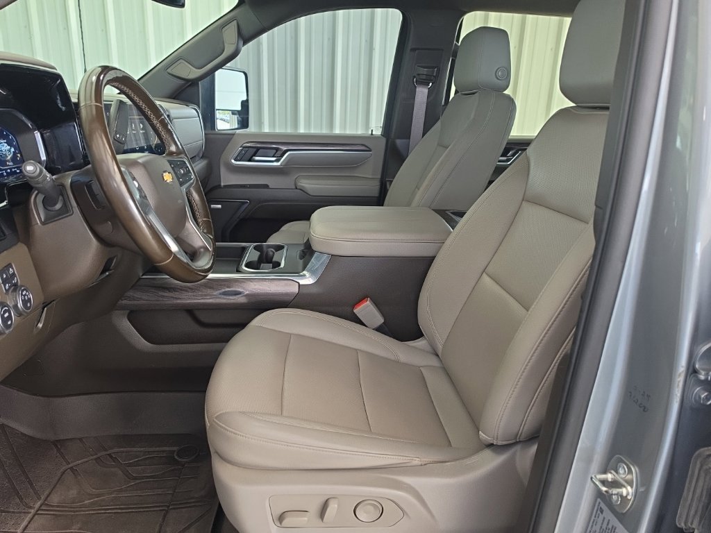 Used 2024 Chevrolet Silverado 3500 LTZ w/ LTZ Convenience Package AWD/4WD image 14