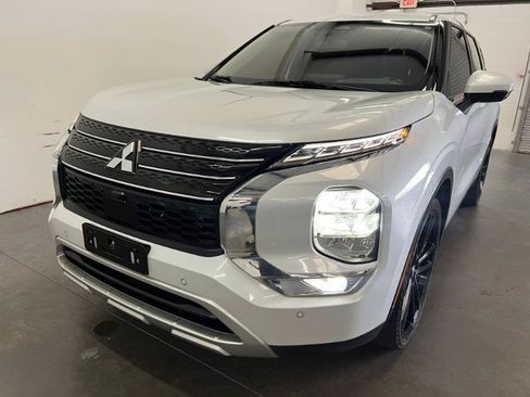 Used 2023 Mitsubishi Outlander SE FWD image 6