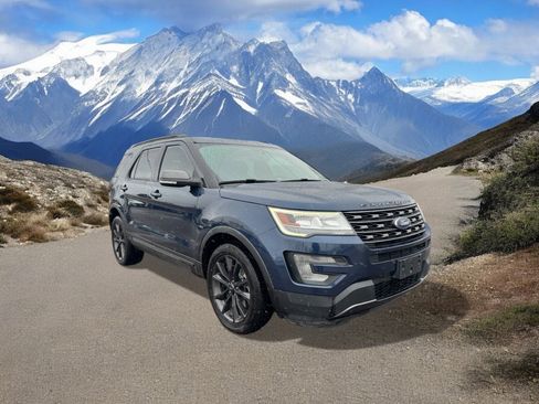 Used 2017 Ford Explorer XLT w/ Equipment Group 202A image 7