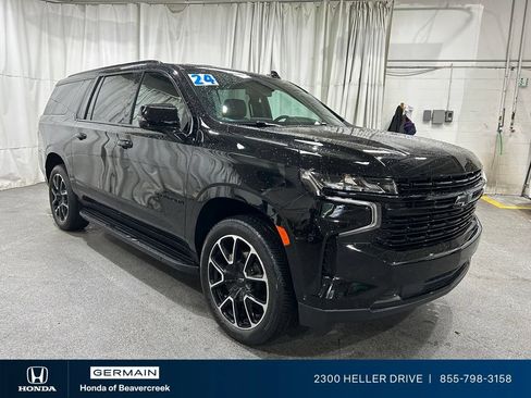 Used 2024 Chevrolet Suburban RST w/ Luxury Package AWD/4WD image 2
