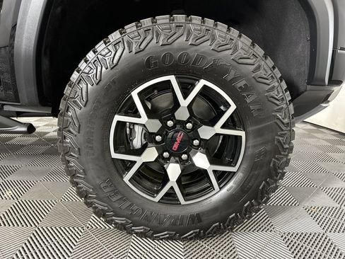 New 2025 GMC Canyon AT4 w/ AT4X Package image 10