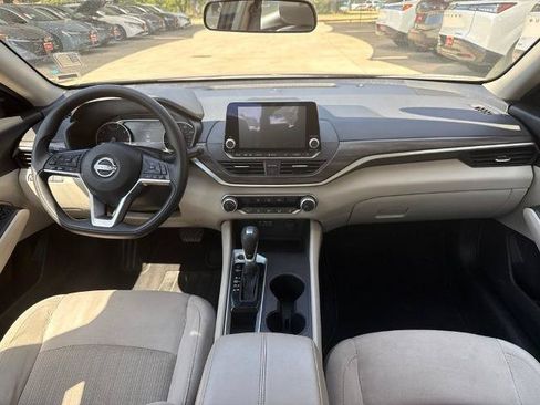Certified 2025 Nissan Altima 2.5 SV FWD image 24