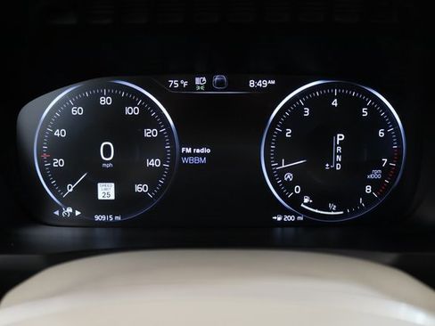 Used 2016 Volvo XC90 T6 Momentum w/ Momentum Plus Package image 18