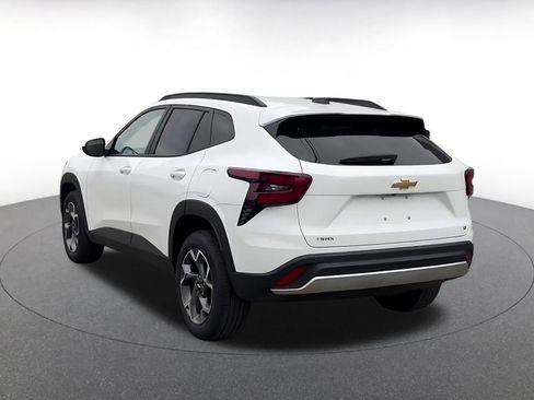 Used 2025 Chevrolet Trax LT image 11
