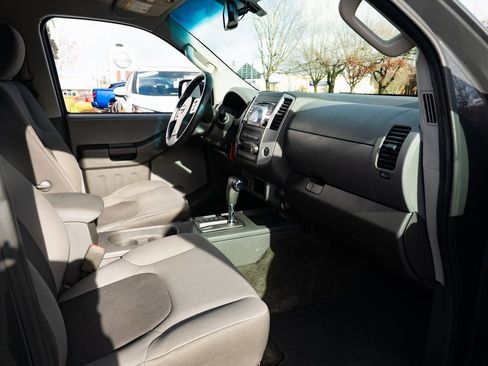 Used 2015 Nissan Xterra S image 23