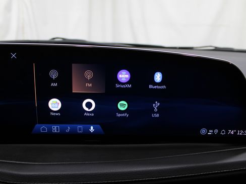 Used 2025 Cadillac XT4 Premium Luxury image 16