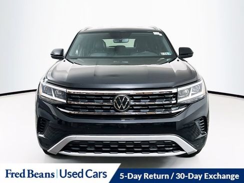 Used 2023 Volkswagen Atlas Cross Sport SE AWD/4WD image 2