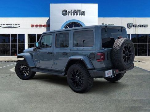 Used 2025 Jeep Wrangler Unlimited Sahara AWD/4WD image 9