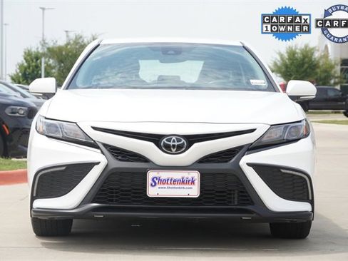 Used 2024 Toyota Camry SE image 2