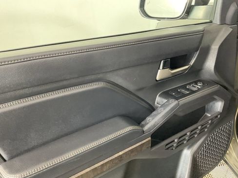 Used 2025 Toyota Tacoma Limited image 17