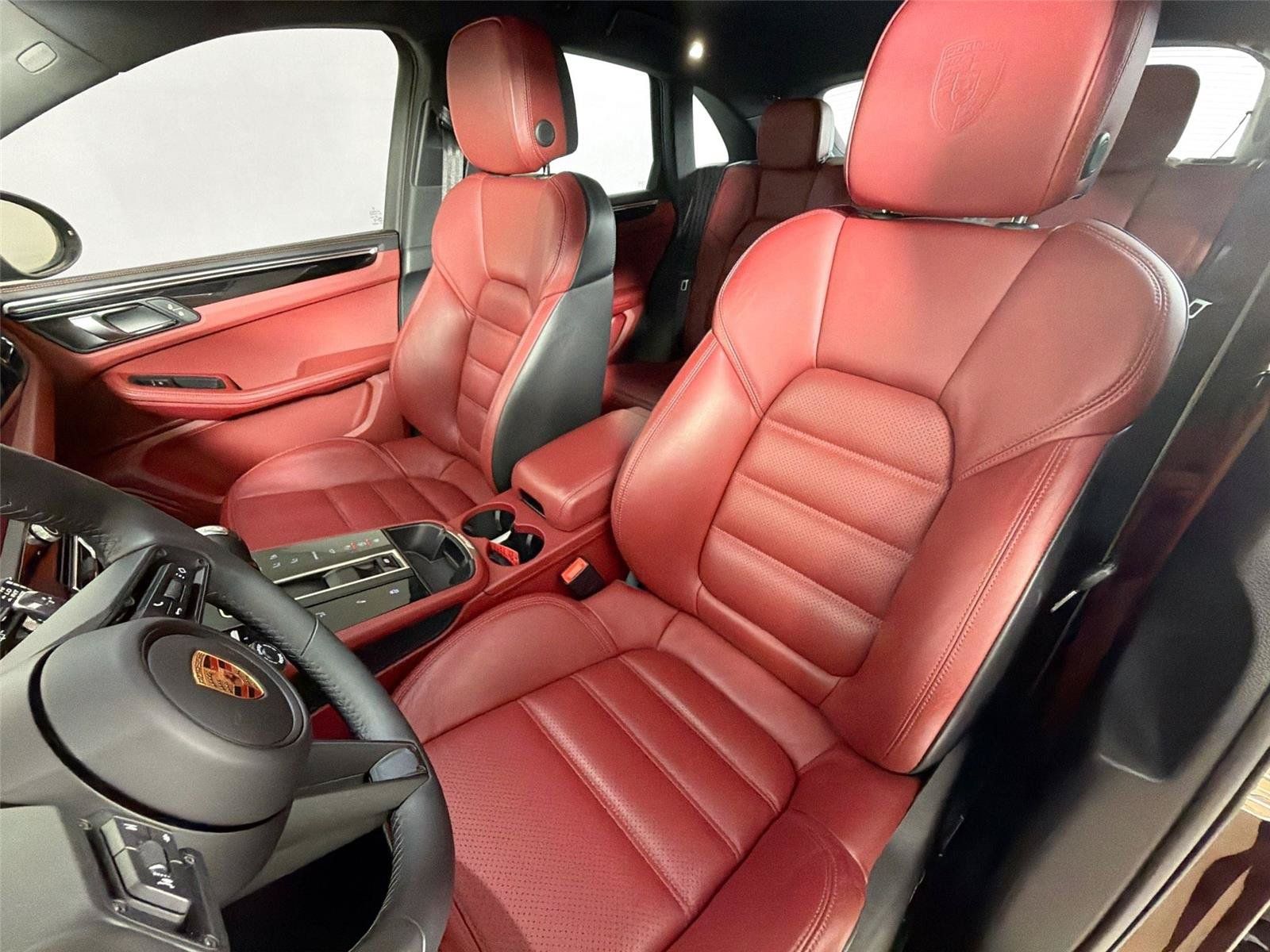 Certified 2024 Porsche Macan Turbo AWD/4WD image 5