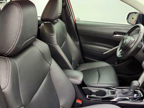 Used 2022 Toyota Corolla Cross XLE w/ Convenience Package FWD image 23