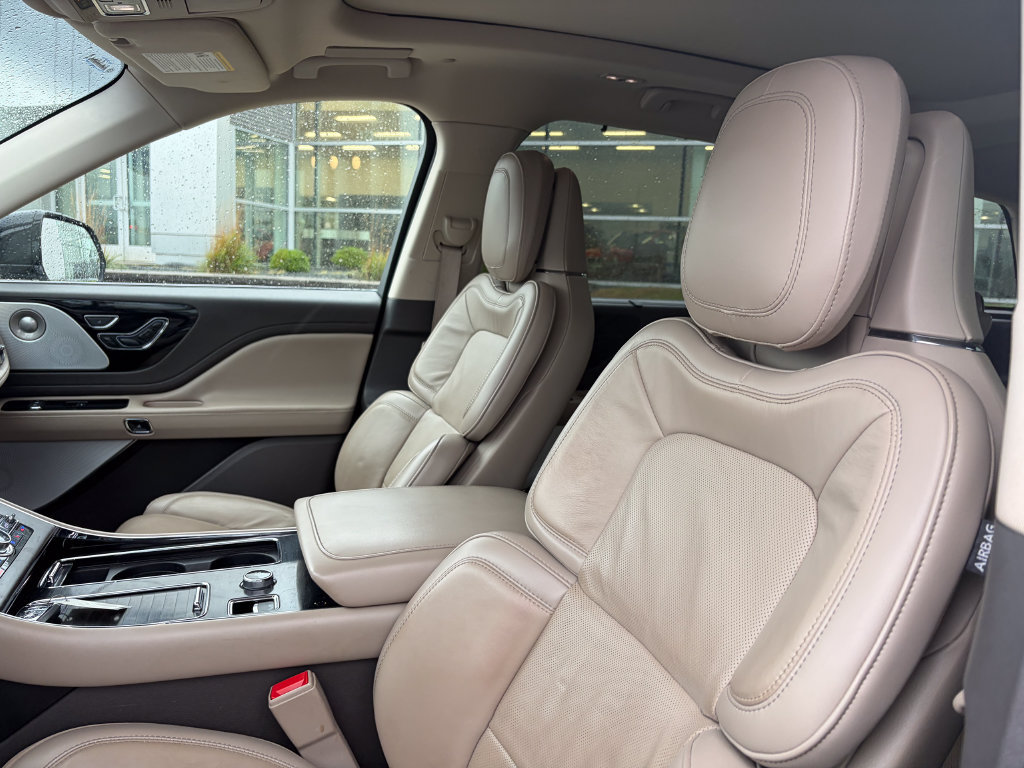 Used 2023 Lincoln Aviator Grand Touring w/ Equipment Group 301A AWD/4WD image 10