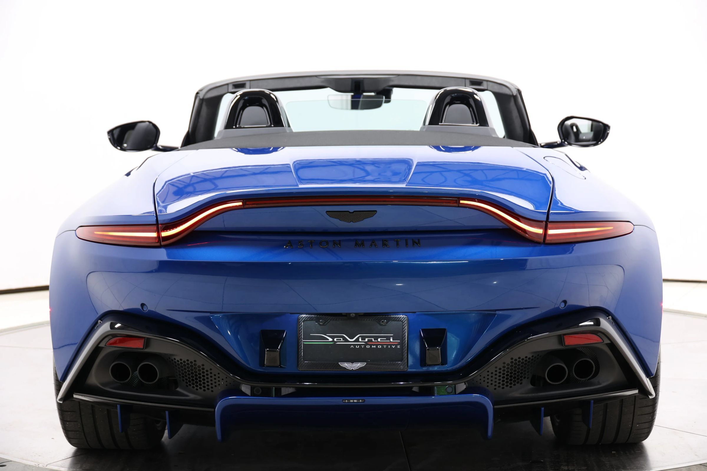 Used 2023 Aston Martin V8 Vantage Roadster RWD image 50