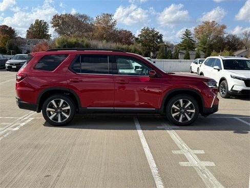 New 2025 Honda Pilot Touring image 2