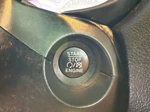 Used 2021 Jeep Renegade Latitude w/ Sun & Sound Group FWD image 15