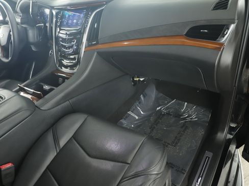 Used 2017 Cadillac Escalade Premium Luxury image 21
