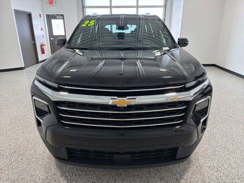Used 2025 Chevrolet Traverse LT FWD image 7