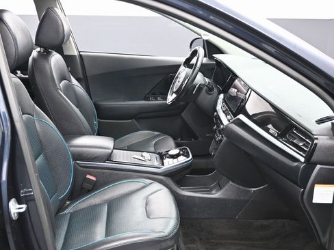 Used 2020 Kia Niro EX Premium image 37