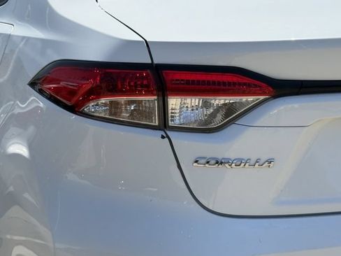 Used 2025 Toyota Corolla LE FWD image 6